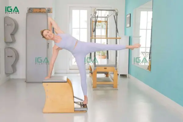 Pilates Star trên Wunda Chair phát triển sức mạnh toàn thân và sự linh hoạt dẻo dai