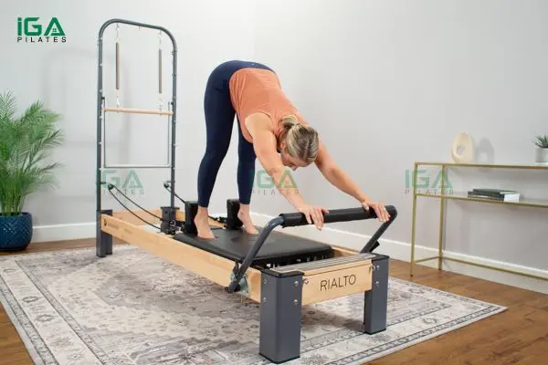 Hướng dẫn thực hiện bài tập Pilates Single Leg Elephant trên Reformer đúng kỹ thuật 6 Bài tập giúp tăng cường sức mạnh vùng hông đùi và cơ bụng hiệu quả rõ rệt