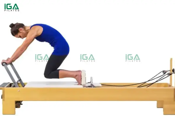 Bài tập này cải thiện khả năng kiểm soát chuyển động và giữ thăng bằng hiệu quả