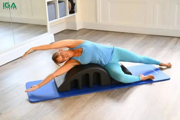 Bài tập Pilates Overhead trên Spine Corrector: Bí quyết giữ dáng và cân bằng cơ thể 6 Bài tập Pilates Overhead trên Spine Corrector cải thiện độ dẻo dai cột sống