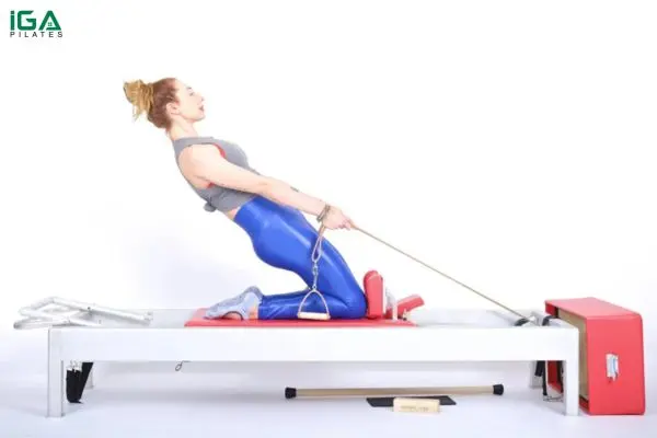 Bài tập Pilates Thigh Stretch trên Reformer: Cách thực hiện và lợi ích 4 Bài tập Thigh Stretch trên Reformer mang lại nhiều lợi ích