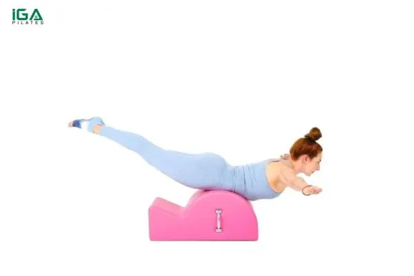 Bài tập Pilates Overhead trên Spine Corrector: Bí quyết giữ dáng và cân bằng cơ thể 12 Các biến thể và bài tập kết hợp với Overhead trên Spine Corrector