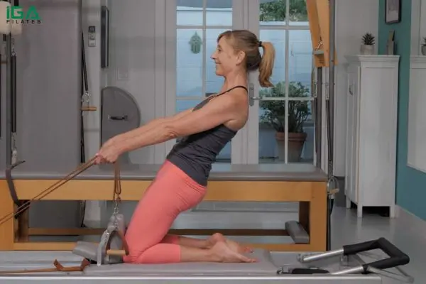 Bài tập Pilates Thigh Stretch trên Reformer: Cách thực hiện và lợi ích 13 Các lỗi thường gặp khi tập thigh stretch trên Reformer đưa ra cách khắc phục nhanh chóng