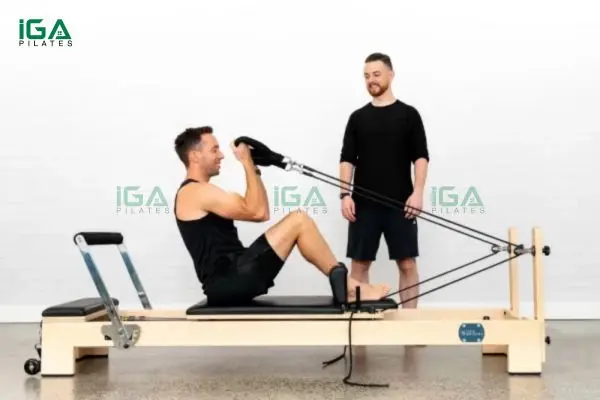 Khám phá bài tập Pilates Arm Circles trên Reformer giúp săn chắc vai và cải thiện tư thế 6 Cơ core được kích hoạt liên tục giúp ổn định và bảo vệ cột sống tốt hơn