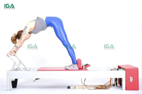 Hướng dẫn bài tập Pilates Long Back Stretch trên Reformer cho người mới bắt đầu 6 Động tác kết hợp Elephant Stretch