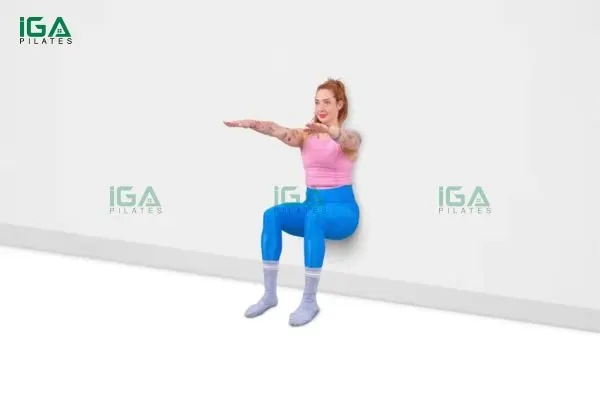 Bài tập pilates với tường - Dáng xinh, eo thon gọn 7 Động tác Wall Squat