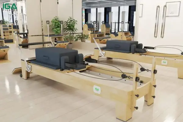 Bài tập Pilates Thigh Stretch trên Reformer: Cách thực hiện và lợi ích 2 Dụng cụ tập pilates Reformer
