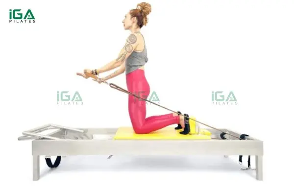 Khám phá bài tập Pilates Arm Circles trên Reformer giúp săn chắc vai và cải thiện tư thế 3 Khi tập đúng kỹ thuật, cơ vai và ngực được kích hoạt đồng đều và hiệu quả