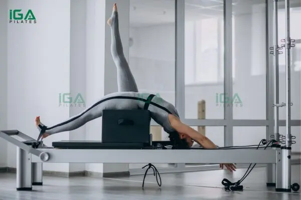 Hướng dẫn thực hiện bài tập Pilates Tree trên Reformer cho dáng đẹp và cơ thể khỏe mạnh 4 Pilates Tree trên Reformer kích hoạt nhóm cơ trung tâm giúp cơ thể vững vàng hơn