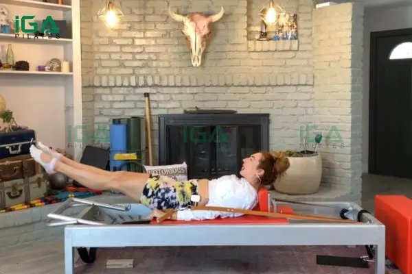 Hướng dẫn thực hiện bài tập Coordination trên Reformer và Cadillac cho người mới bắt đầu 4 Reformer mang lại sự thử thách về độ linh hoạt trong từng chuyển động cơ thể
