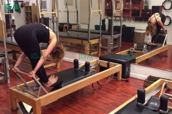 Tendon Stretch trên Reformer hỗ trợ ngăn ngừa chấn thương trong vận động hằng ngày