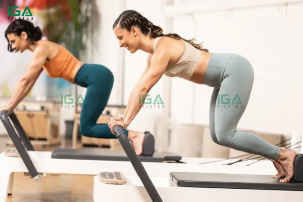 Thực hành đều đặn giúp vùng bụng, hông và lưng dưới trở nên săn chắc hơn