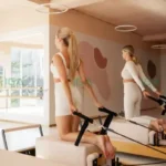 Bài tập giúp người tập nhận thức rõ hơn về tư thế và khả năng kiểm soát cơ thể