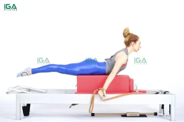 Khi tập Pull Straps đúng cách, cơ vai và cơ lưng giữa được kích hoạt tối đa