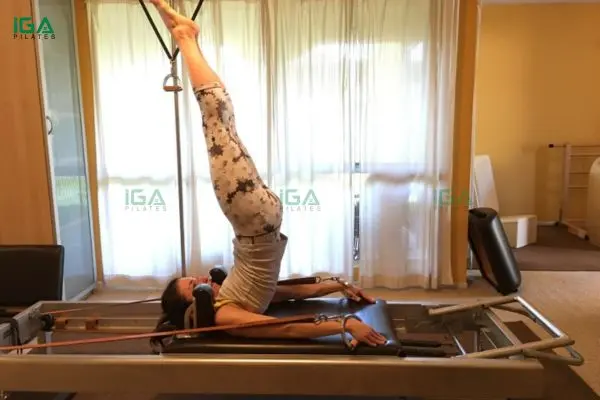 Mỗi chuyển động Overhead giúp người tập kiểm soát lực cơ thể một cách tinh tế