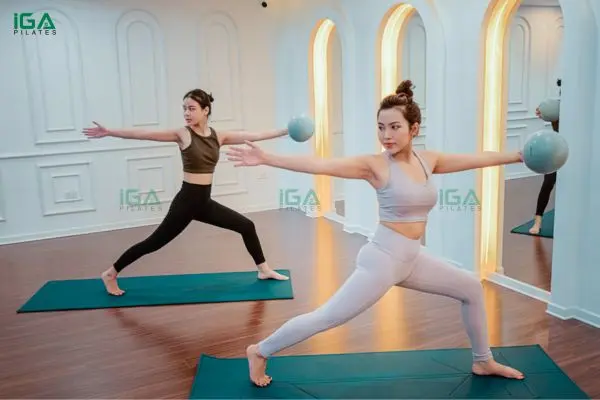 Pilates giúp kích hoạt cơ core toàn diện mang lại eo nhỏ và săn chắc