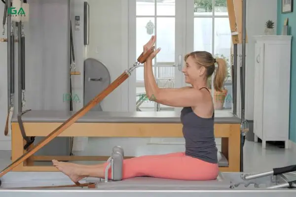 Rowing trên Reformer giúp cơ thể tăng sức mạnh ổn định tự nhiên