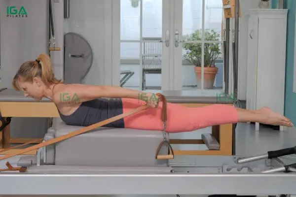 Tập luyện đều đặn giúp cơ thể giữ dáng thẳng, cải thiện vóc dáng tổng thể