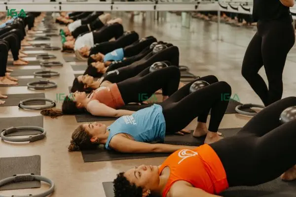 Lợi ích của Hot Pilates đối với sức khỏe vóc dáng và tinh thần 3 Tập luyện trong môi trường nóng hỗ trợ cơ thể đốt cháy calo tốt hơn