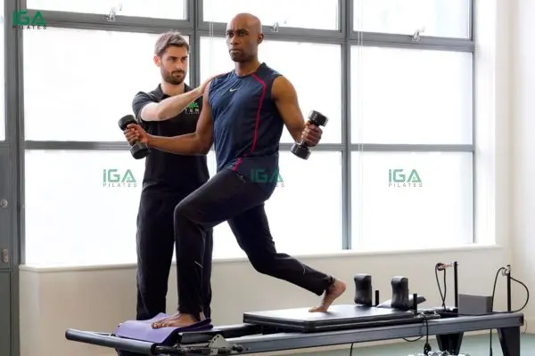 Yoga và pilates dành cho nam giới - Giải pháp rèn luyện sức khỏe toàn diện 1 Yoga và pilates dành cho nam giới giúp cải thiện sức mạnh và độ linh hoạt cơ thể