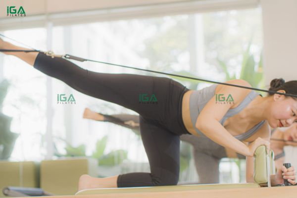 Pilates giúp cơ thể vận động nhẹ nhàng mà vẫn mang lại hiệu quả giảm đau rõ rệt
