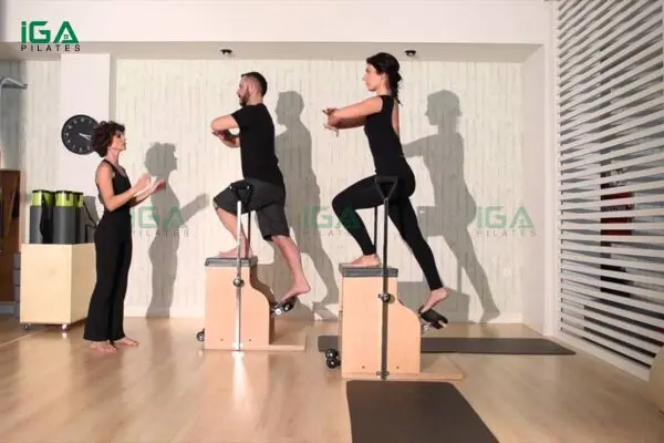 Bài tập Lunges trên Wunda Chair